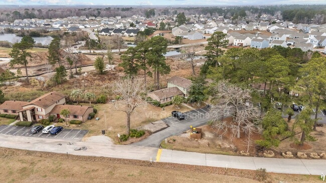 Building Photo - 305 Resort Dr