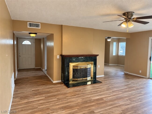 Building Photo - 504 Falcon Ln