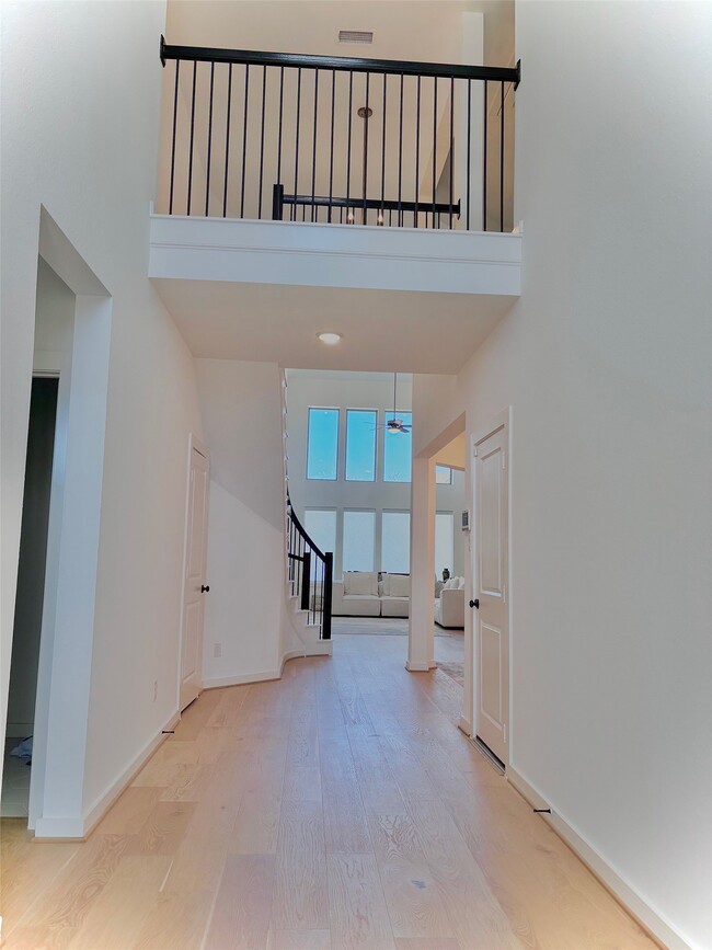 Building Photo - 10715 Verdant Hl