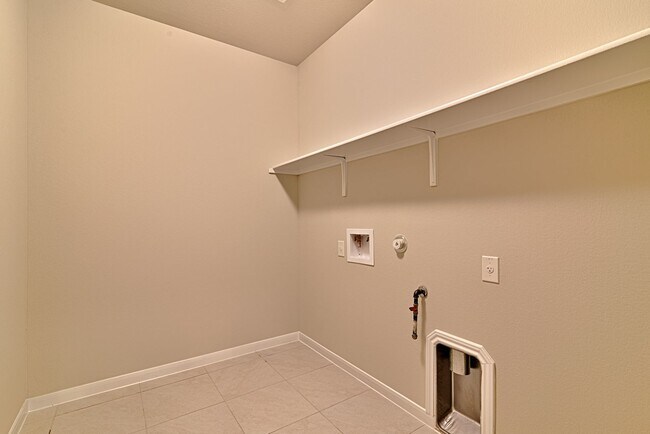 Building Photo - 6601 Loretta White Ln