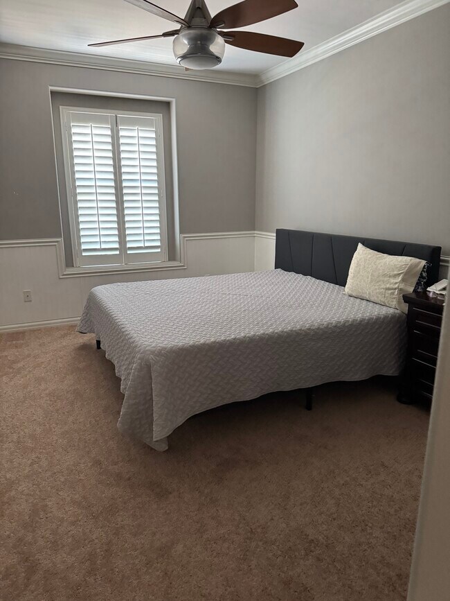 Bedroom 1, large enough for king bed. - 25621 Mesquite Ct