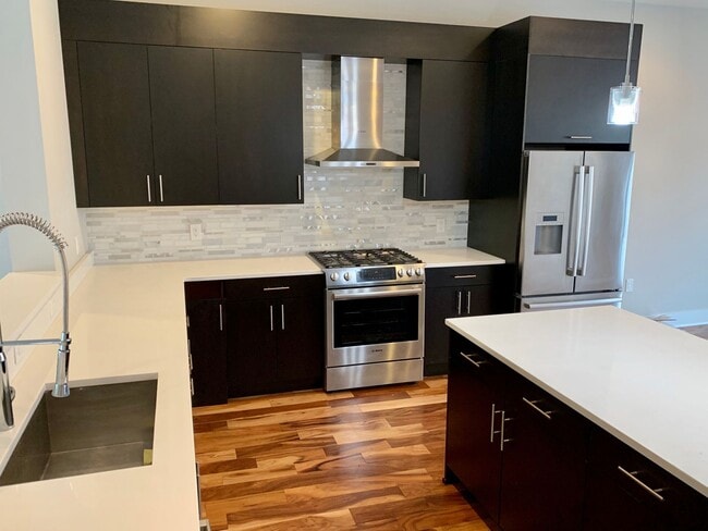 Building Photo - Stunning 3-Bed Townhome with Garage in Northern Liberties! Available mid-July!