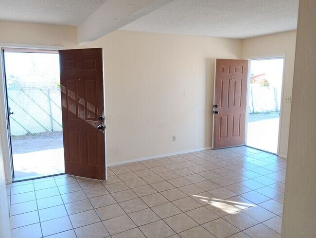 Building Photo - Charming 1 Bed/1 Bath in Central Tucson – ...