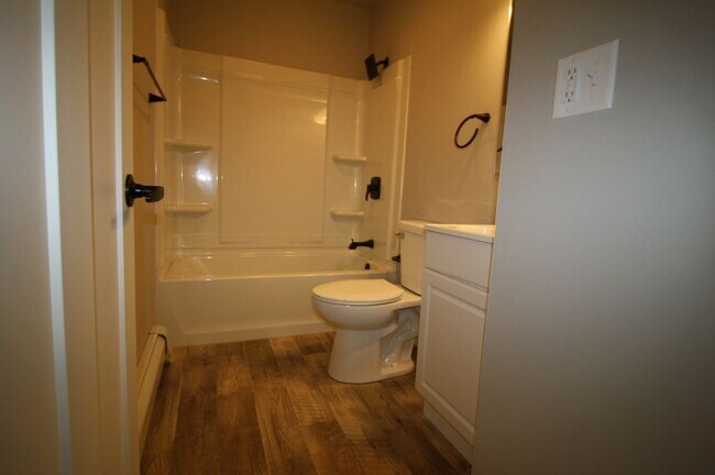 Building Photo - 3 Bedroom Townhouse