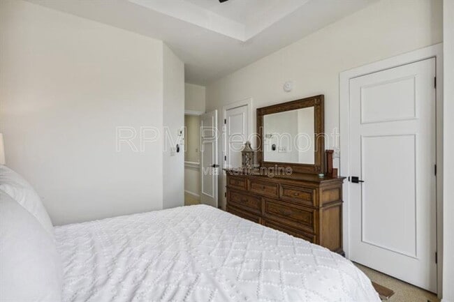 Building Photo - 174 Chester Ave SE