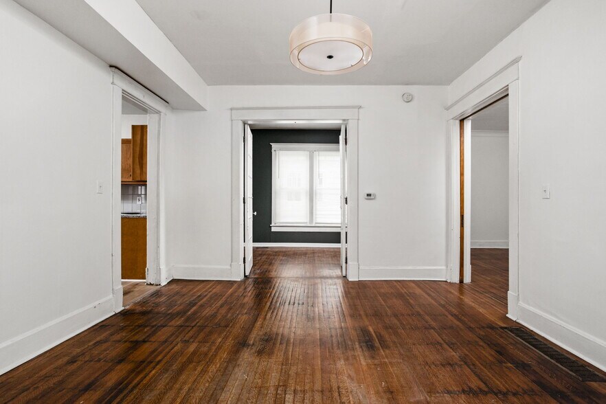 Building Photo - 418 N Drexel Ave