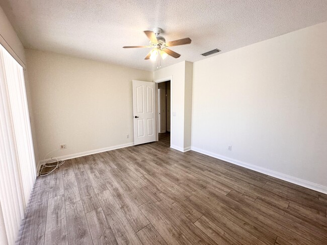 Building Photo - 9157 Sun Terrace Cir