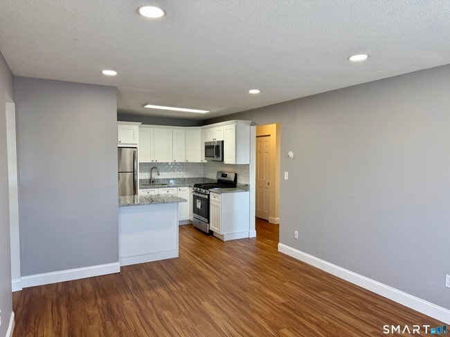 Building Photo - 1168 Main St