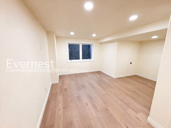 Building Photo - 268 S Garfield St