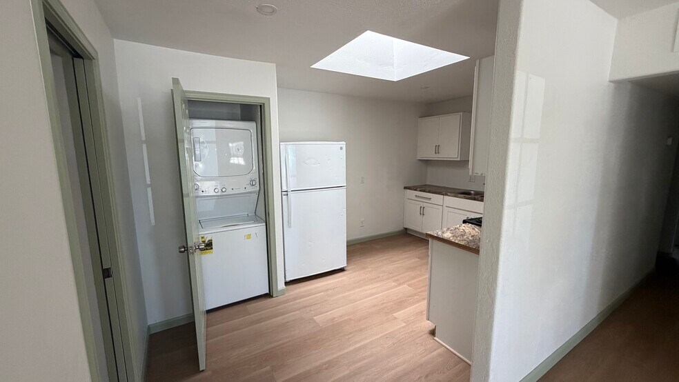 Building Photo - 18 E Ridgecrest Dr