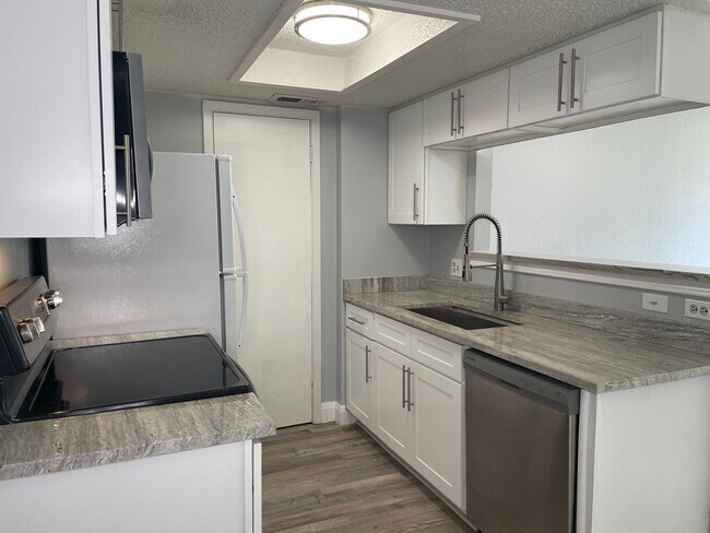 Building Photo - Briarpark Village