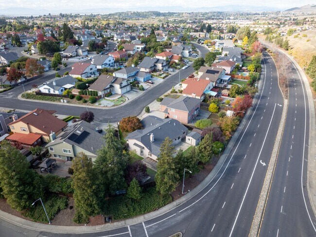 Building Photo - 100 Lippizan Dr