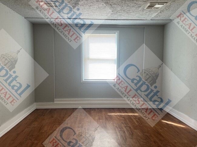 Building Photo - Take the Key!!!