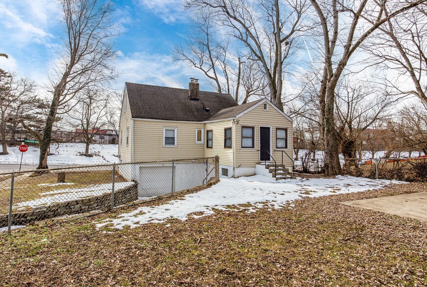 Building Photo - 2324 Langdon Farm Rd