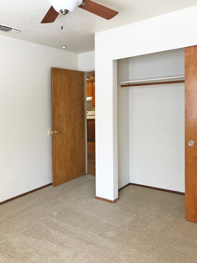 Building Photo - 1212 Sacramento W Ave