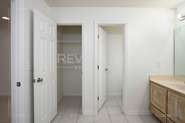 Building Photo - Lovely Brick Home Just Minutes from the Be...