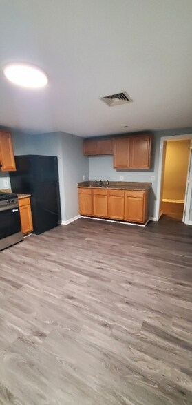 Building Photo - 84 Danforth St