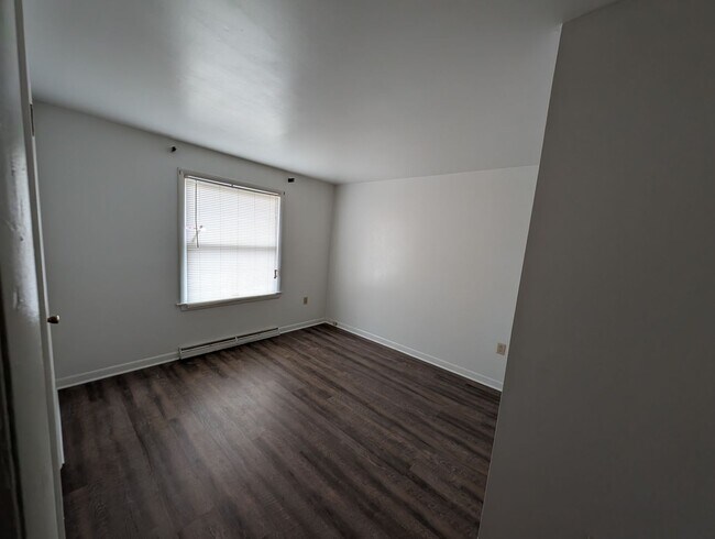 Building Photo - 2110-2110 Hollingsworth St