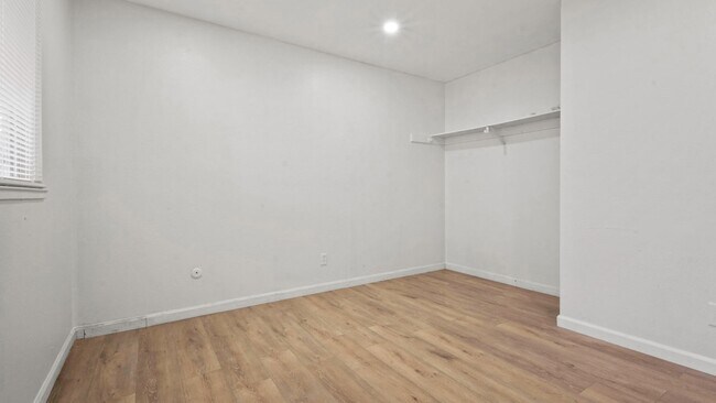 Building Photo - 493 Landsdown Cir