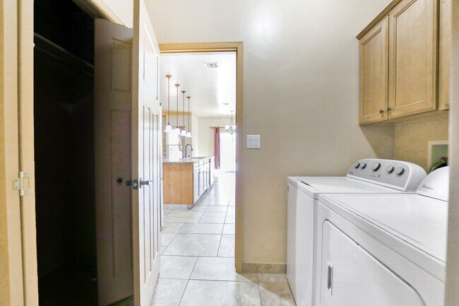 Building Photo - 479 San Simon Dr