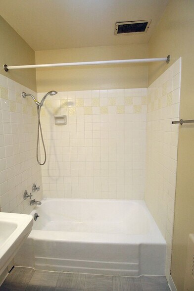 Building Photo - 1007-1019 SW Gaines St and 3521-3527 SW 10th Ave