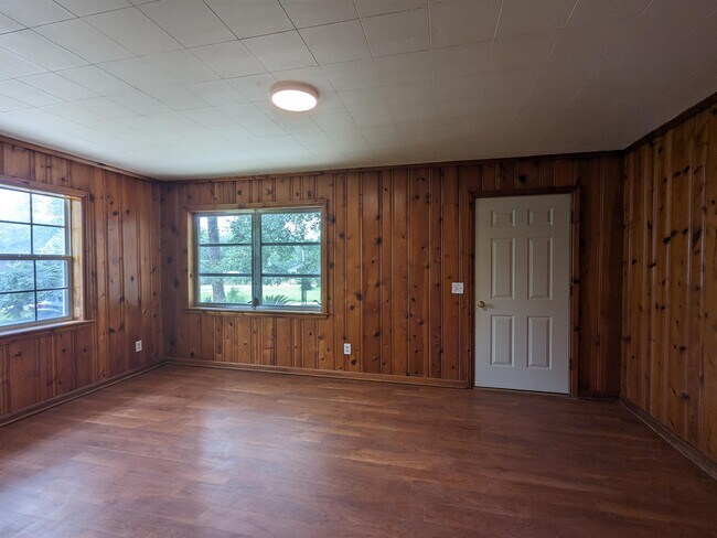 Building Photo - 165 E Toombs Ave