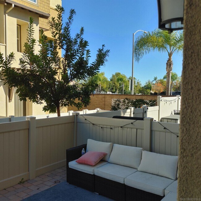 Building Photo - 1329 Via Lucero