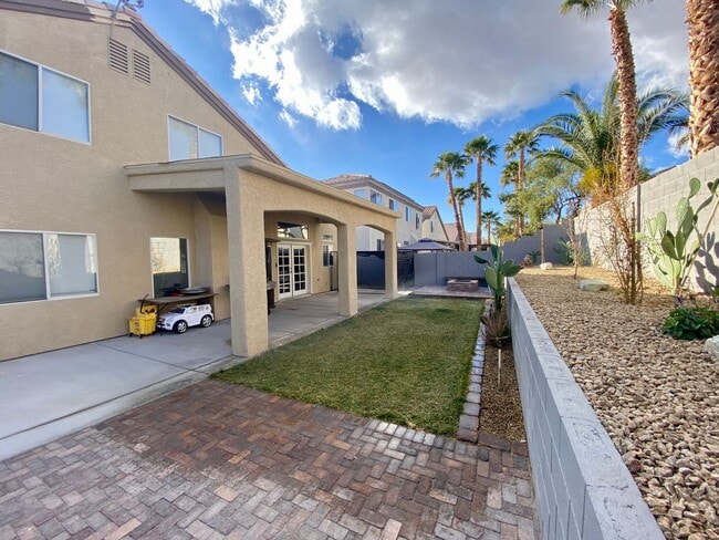 Building Photo - Gorgeous 3 bedroom Home