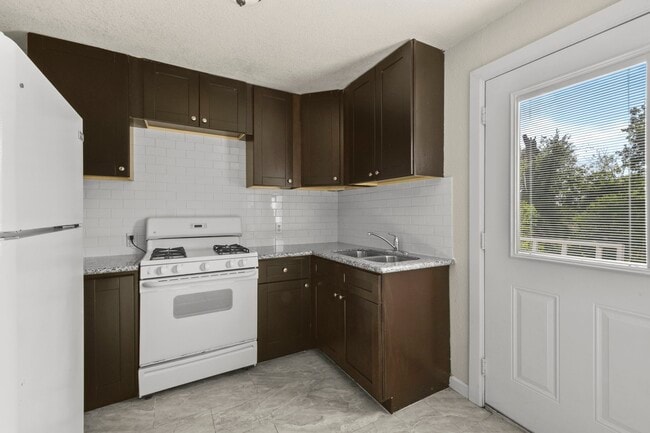 Building Photo - 1033 Cimarron St