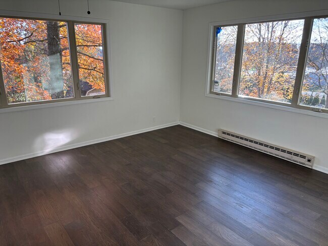 Building Photo - 18377 Pleasant View Dr