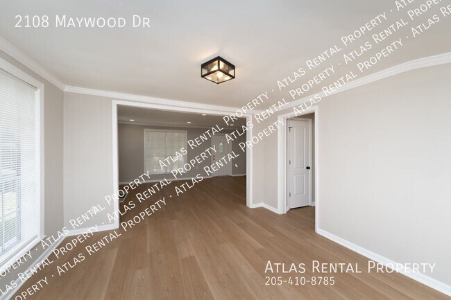 Building Photo - 2108 Maywood Dr