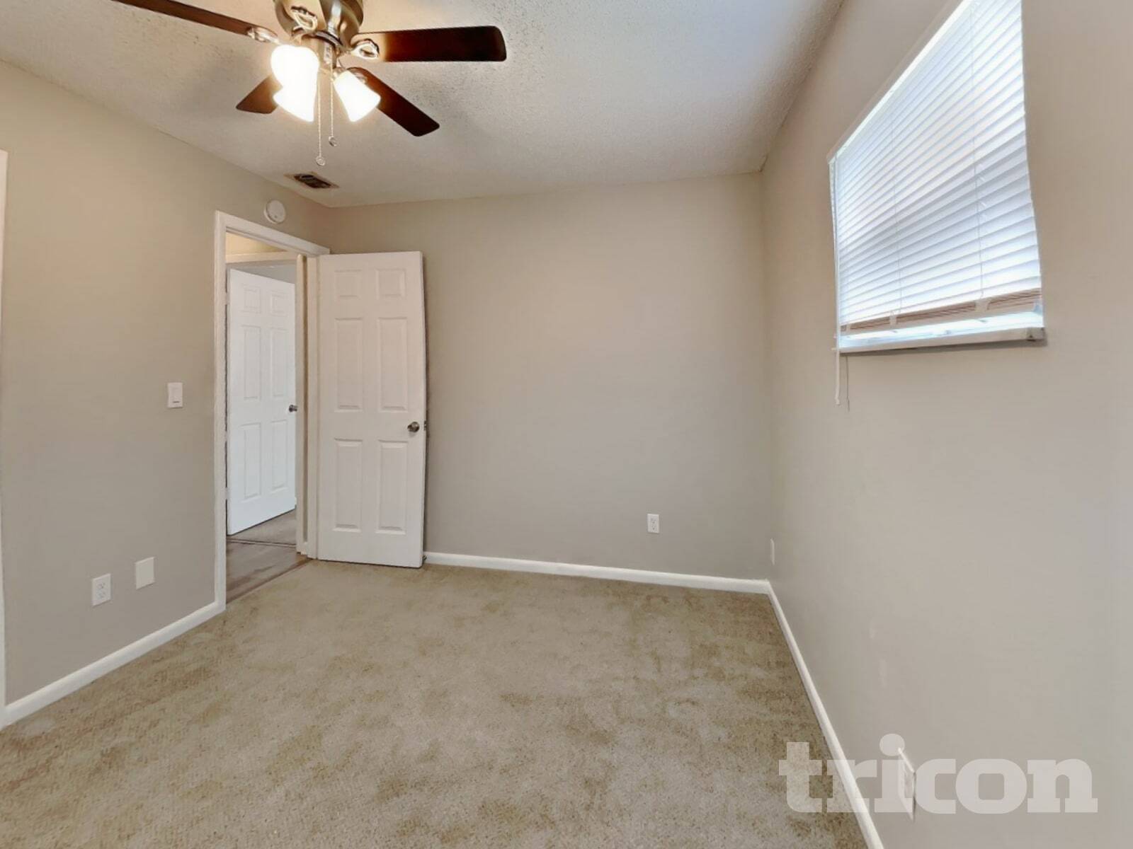 Building Photo - 1002 Saxon Ct