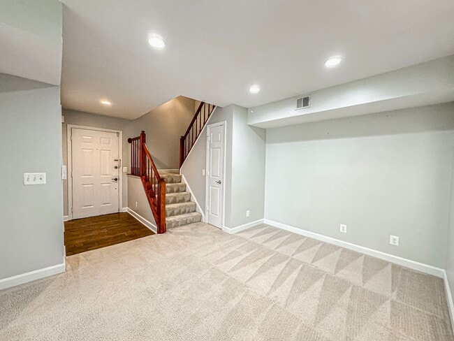 Building Photo - Fantastic 2 Bed 2.5 Bath Condo With A Spac...