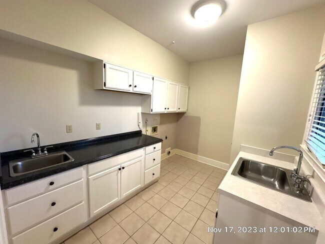 Building Photo - Collierville Home NOW Available on the Gol...