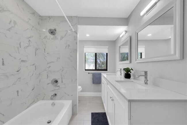 Building Photo - 748 Nina Dr