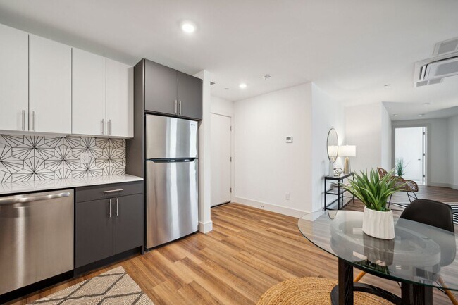 Building Photo - Bright Studio Apartment with large kitchen in Brewerytown!