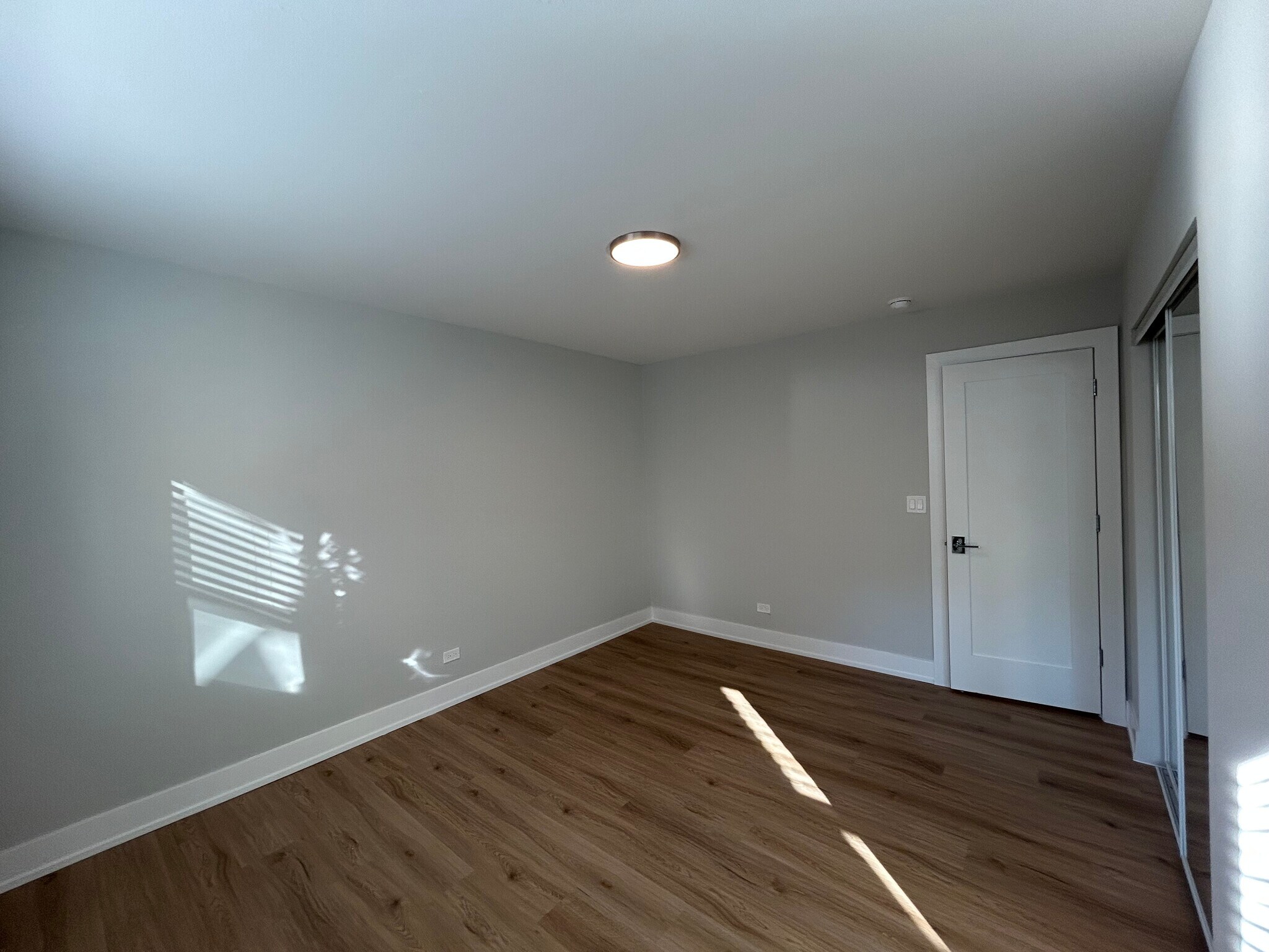 Building Photo - 540 W Aldine Ave