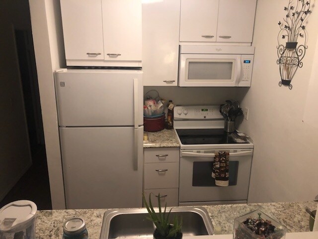 Galley Kitchen - 1089 River Rd