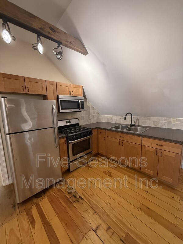 Building Photo - 138 N Champlain St