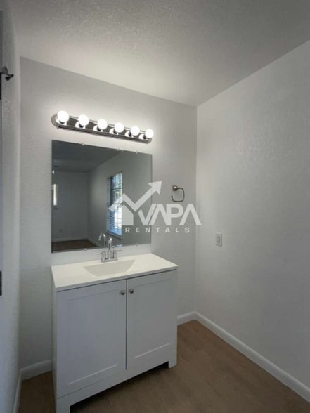 Building Photo - 7462 Meadow Breeze Dr