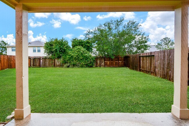 Building Photo - 18326 Thicket Grove Rd