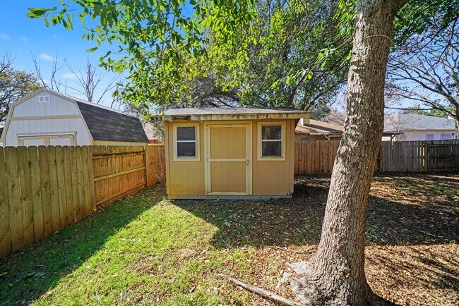 Building Photo - Beautiful 5-Bedroom Home in Schertz - Realtor Commission: $750