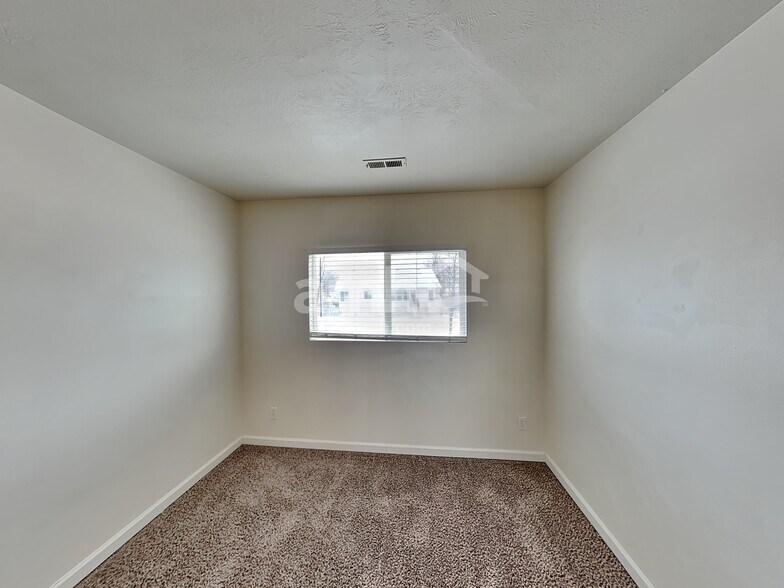 Building Photo - 1220 Lewis Peak Dr