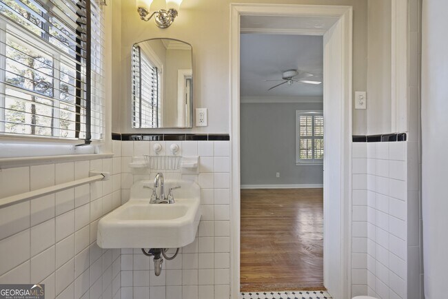 Building Photo - 849 Kipling Dr NW