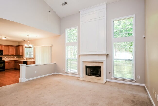 Building Photo - 745 Friars Head Dr NE