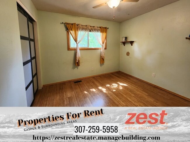 Building Photo - 955 N Riverbend Dr