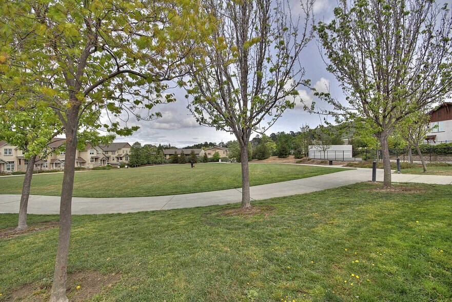 Building Photo - 12 Merrydale Ct