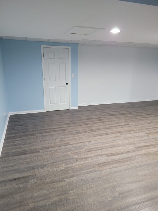 Building Photo - 920 Sweetflower Dr