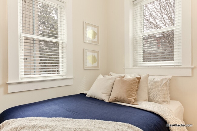 Building Photo - 1800 19th Street NW Apt 4