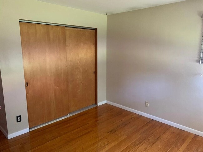 Building Photo - 3137 Belmont Ave